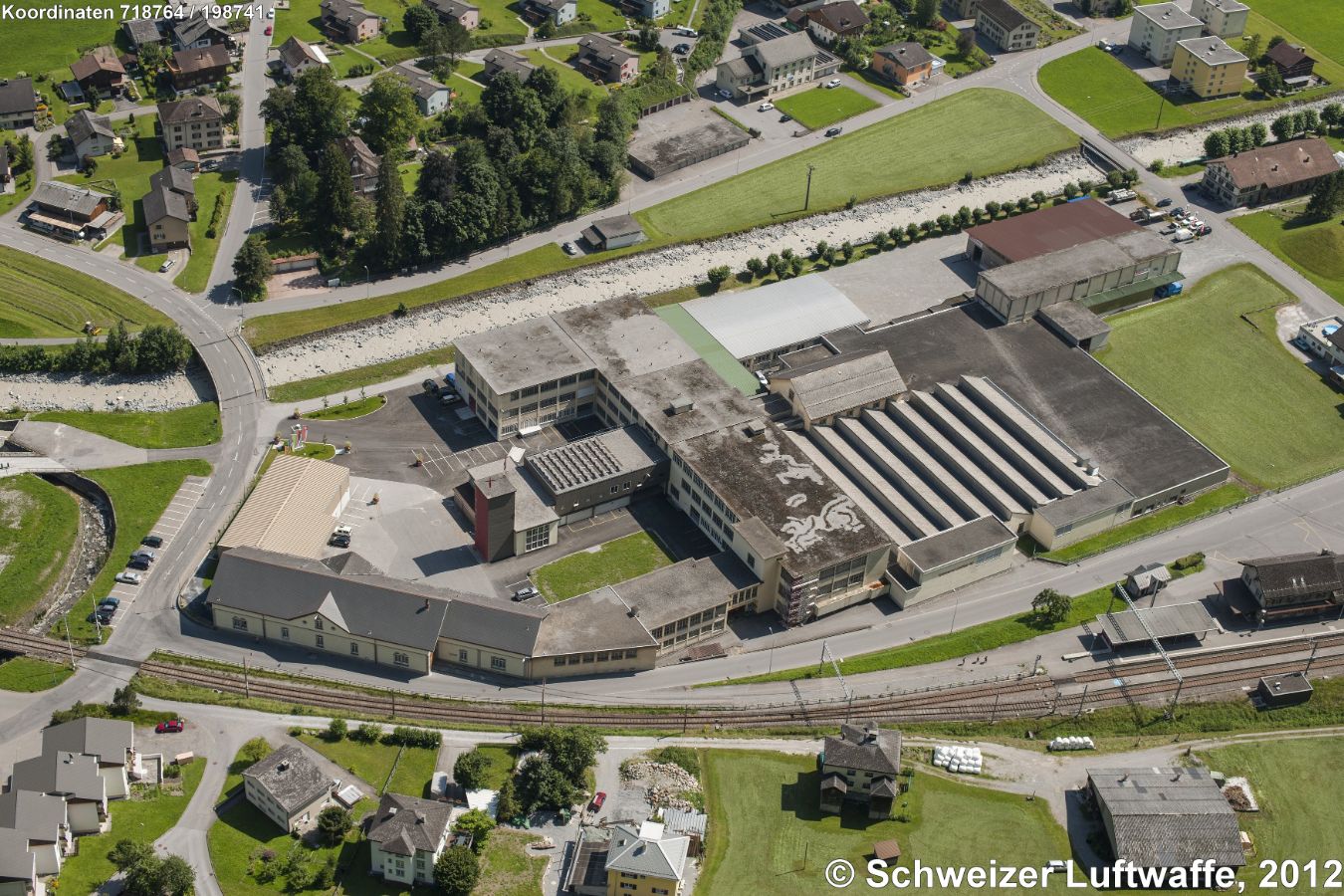 Gemeinde Glarus-Süd: Industriegebäude Linthal (Position: 2'718'847.66, 1'198'418.90) in 'Unter Ennetlinth'.